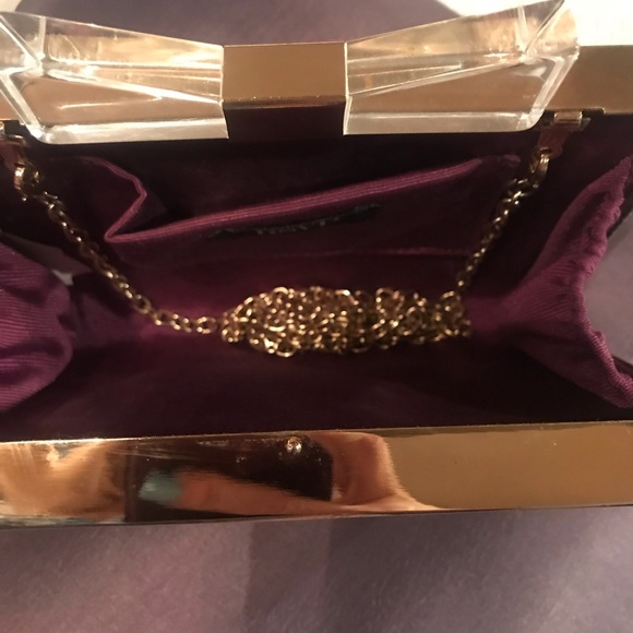 Beautiful gold w/Acrylic handle purse,classy! - Picture 4 of 6